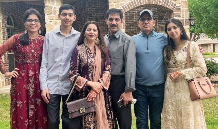 EID 2022: family photo in traditional clothing