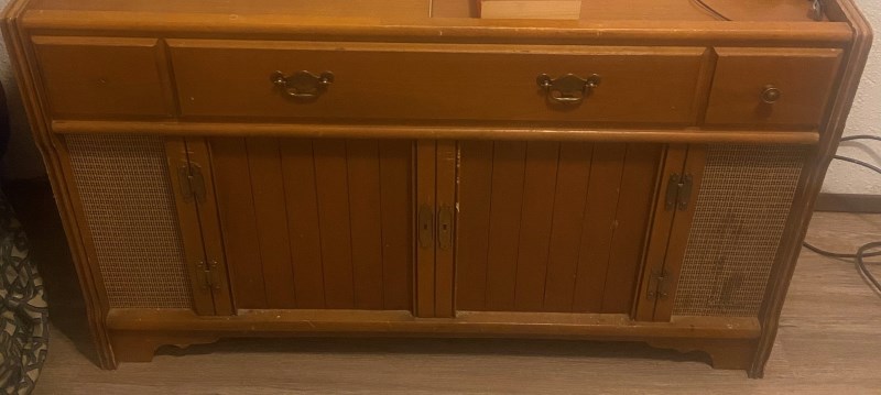 This is a personal project of mine, an old home theater system with a turntable. I plan to restore it to working order.